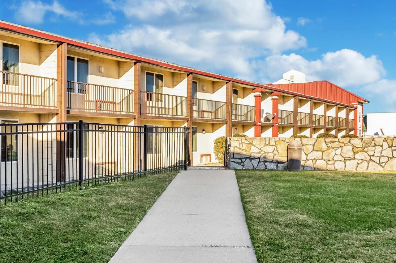 Countryside Suites Kansas City Independence I-70 East Sports Complex Hotel Buitenkant foto